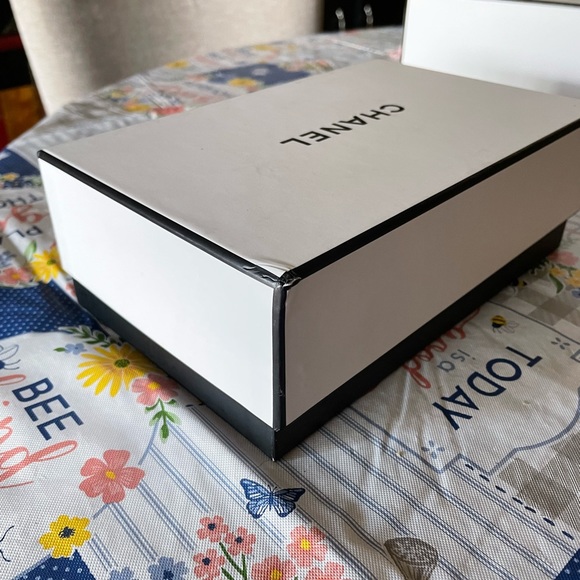 Chanel boxes. 2 different sizes. - Picture 4 of 11